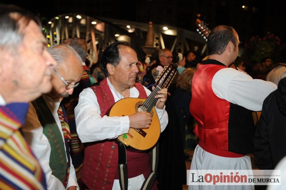 Festival de folclore en el Puente de Hierro