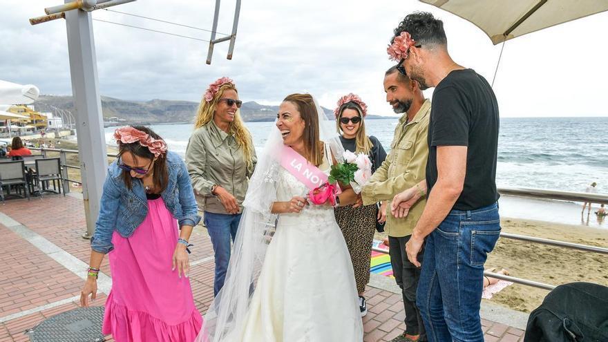 Una novia a la fuga un Sábado Santo en Las Canteras