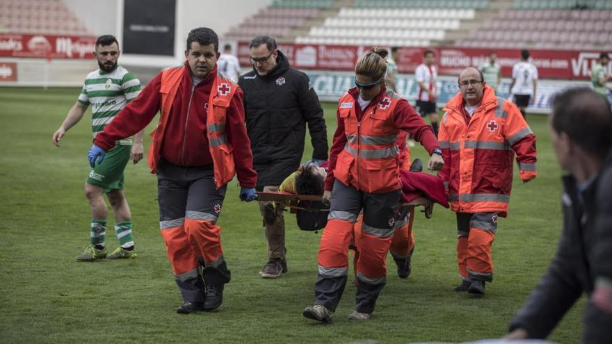 El portero del Virgen del Camino recibe el alta médica