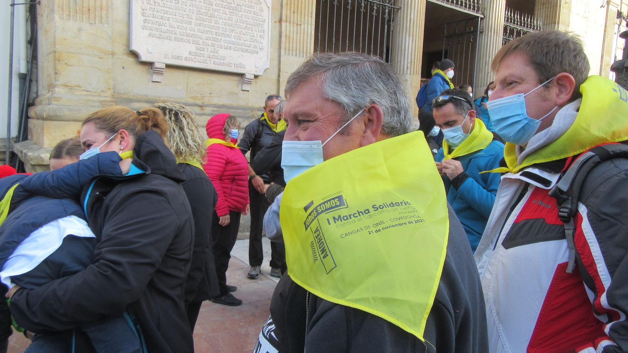 300 personas marchan a pie a Covadonga contra el cáncer infantil