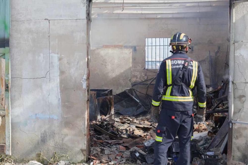 El fuego comenzó entre el cinturón de ronda y la rotonda del colegio Joan XXIII