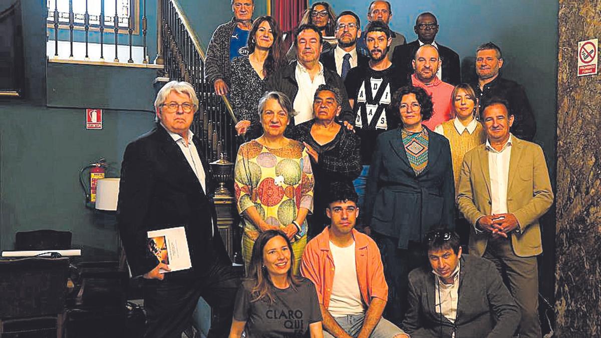 El equipo de ‘Caídos del Zielo’, este martes en el Principal, en la presentación de ‘Casa’.