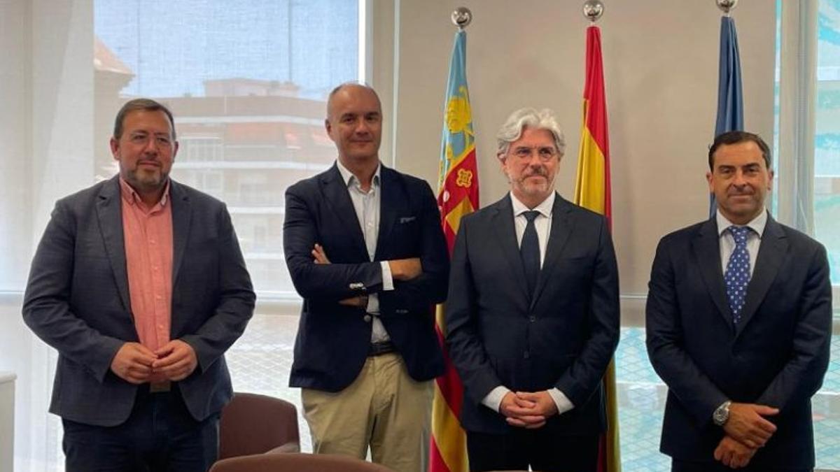 Ricardo Romaguera, presidente del Clúster de la Energía; Marcos J. Lacruz, presidente de Avaesen, Felipe Carrasco, secretario autonómico de Industria; y Manuel Argüelles, director general de Energía.