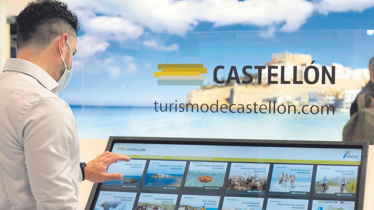 Pantallas táctiles muestran la amplia oferta turística de Castellón