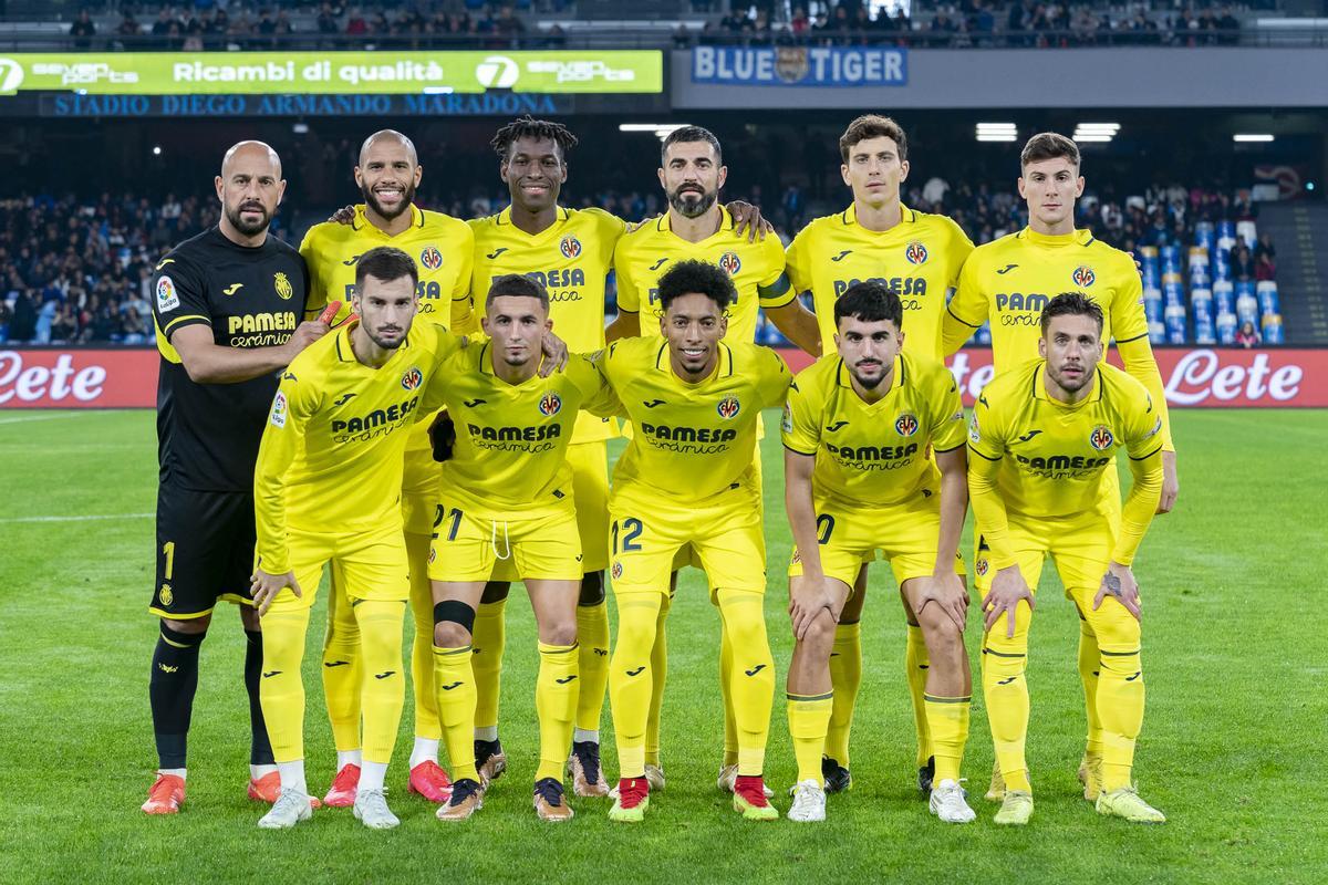 El once inicial del Submarino ante el Nápoles.