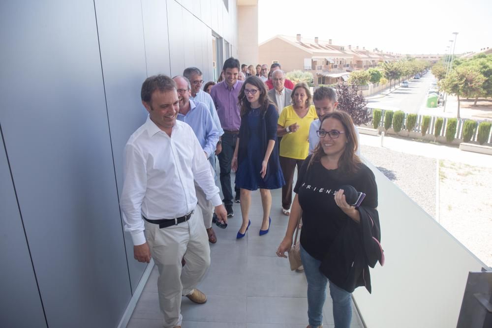 Visita de Mónica Oltra a la residencia de Apsa