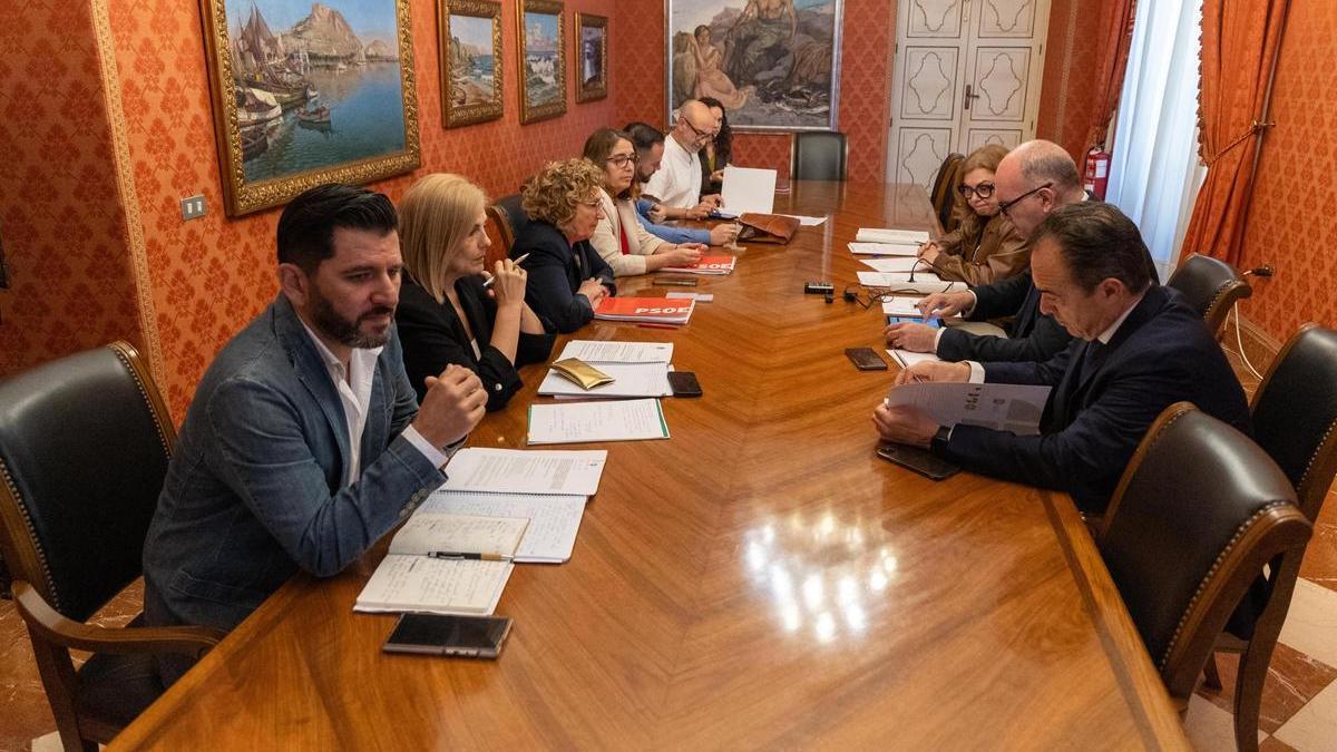 Cuatro sesiones, pero mismo guion. La comisión municipal sigue sin que comparezcan las personas citadas.