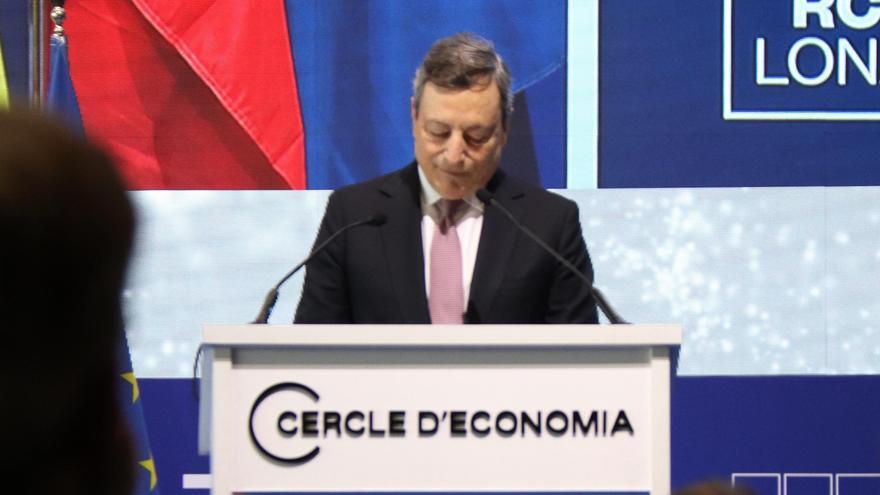 El president del Consell de Ministres d&#039;Itàlia, Mario Draghi, durant la seva intervenció després de rebre el premi Cercle d&#039;Economia a la Construcció Europea. Imatge del 18 de juny de 2021. (Vertical)