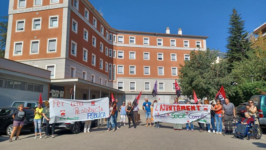 Treballadores de residències del Berguedà protesten per la sobrecàrrega de feina i els sous baixos