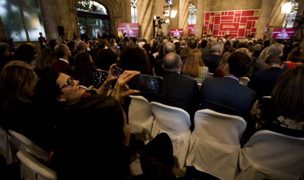 Instante de la ceremonia de entrega de los Premios Jaume I en la Lonja de València.