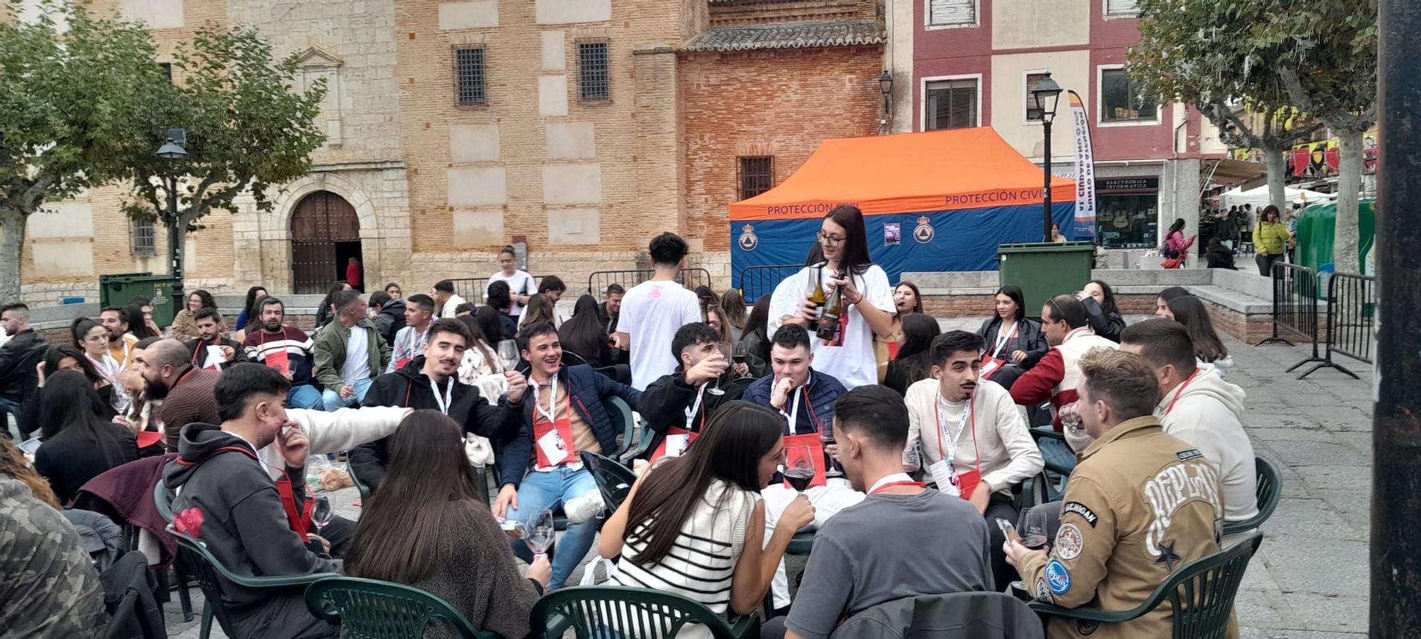GALERÍA | La cata popular de la Fiesta de la Vendimia de Toro desafía a la lluvia
