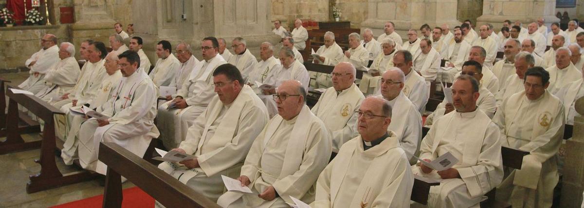 Congregación de curas en el Santuario dos Milagres. | I. Osorio