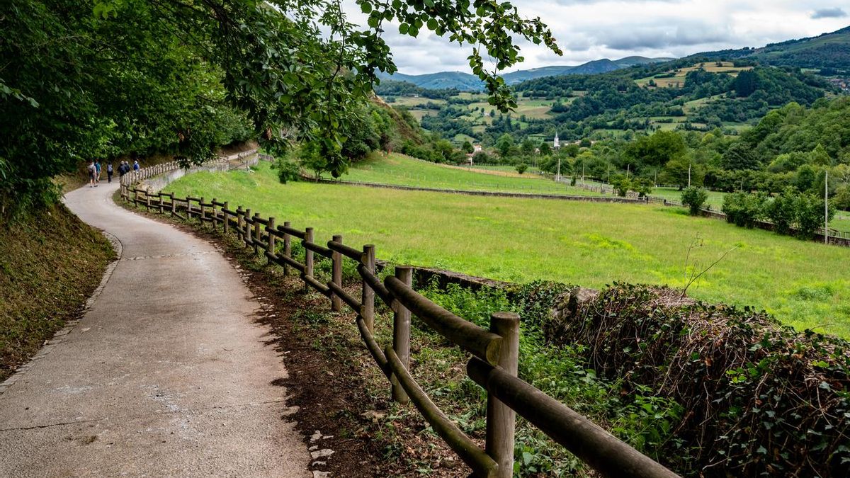 Esta ruta de senderismo por Asturias es perfecta para hacerla en familia y discurre entre desfiladeros, cascadas y un precioso río