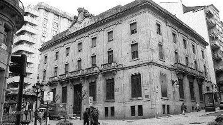 Edificio del Banco de España en la calle del Paseo de Ourense. / iñaki osorio