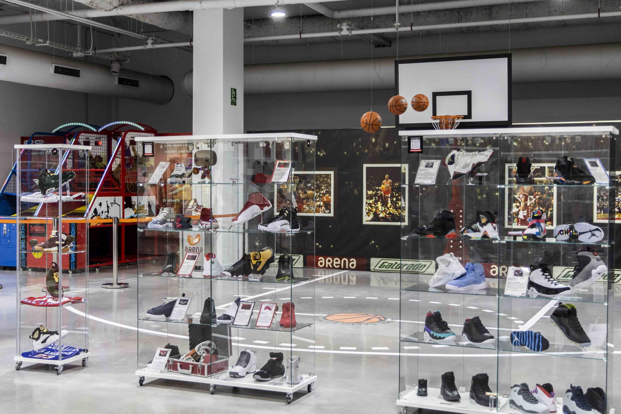 Exposición zapatillas Michael Jordan en Valencia, Las zapatillas de  Michael Jordan revolucionan Valencia