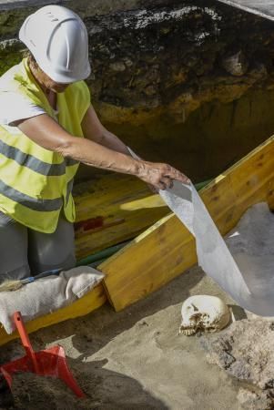 28/08/2018 LAS PALMAS DE GRAN CANARIA. Excavación con restos humanos en la calle Juan Rejón. FOTO: J.PÉREZ CURBELO  | 28/08/2018 | Fotógrafo: José Pérez Curbelo