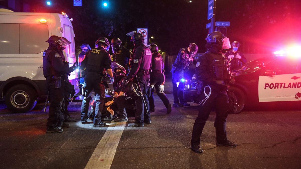 Policía de la ciudad de Portland en el estado de Oregón, Estados Unidos.