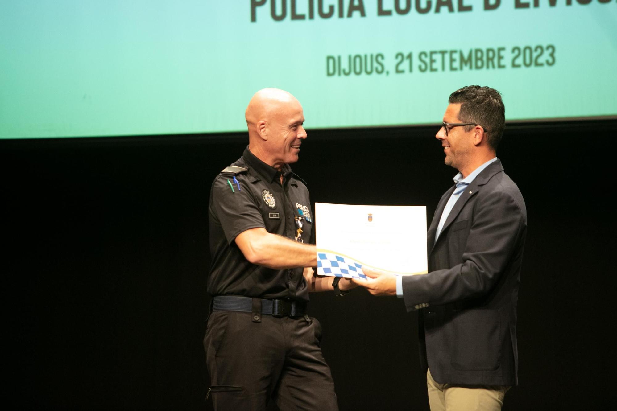 Mira aquí todas las fotos del acto de reconocimiento de 30 años de servicio a 30 policías de Ibiza