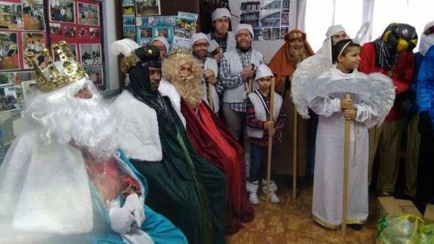 Los Reyes Magos, ayer, en Puente San Martín.