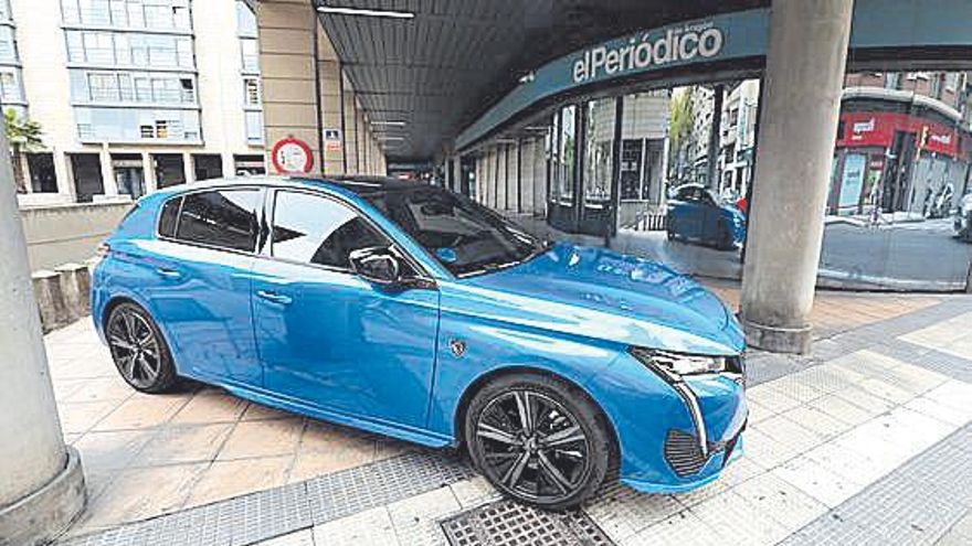 Visitamos Zaragoza en la segunda etapa. A pocos kilómetros de la sede del periódico está la fábrica del grupo Stellantis, en Figueruelas.