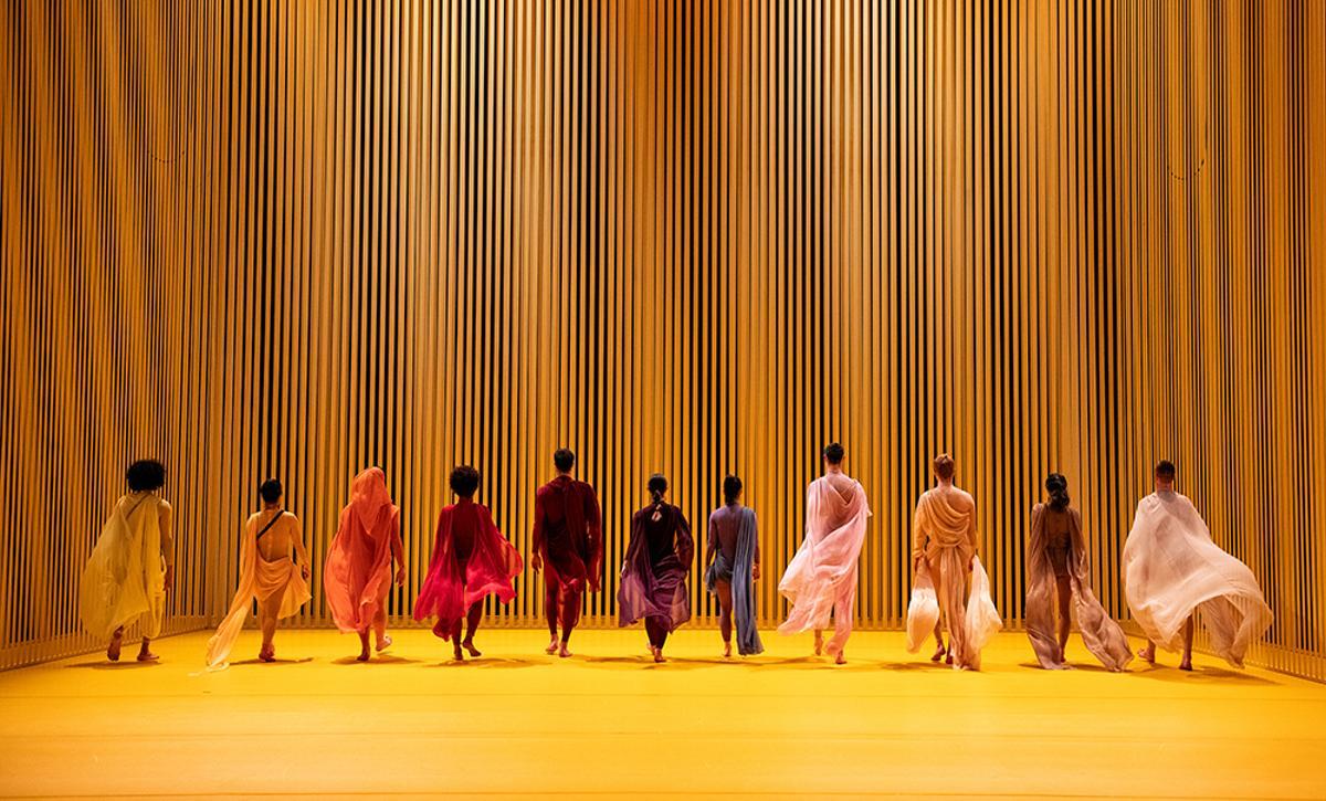 "Silk", de Dance Theatre Heidelberg, con Iván pérez de coreógrafo