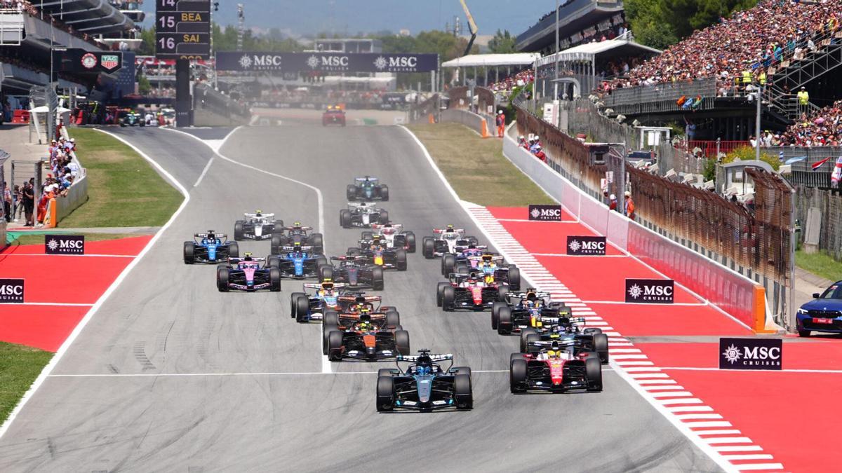 Hamilton hace historia con Ferrari y vuelve a enamorar en Barcelona