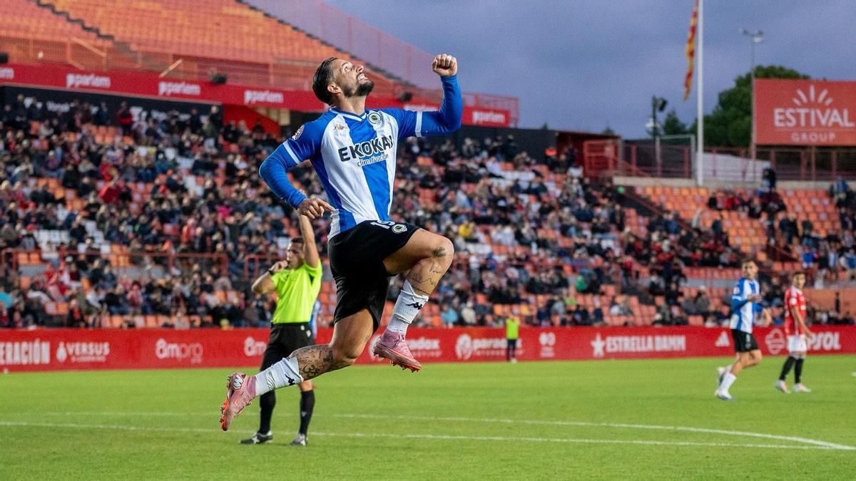 Fran Sol festeja un gol en el campo del Nàstic de Tarragona en la primera vuelta.