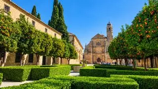 Los jubilados cambian las Islas Baleares por las ciudades con el conjunto renacentista más importante de España