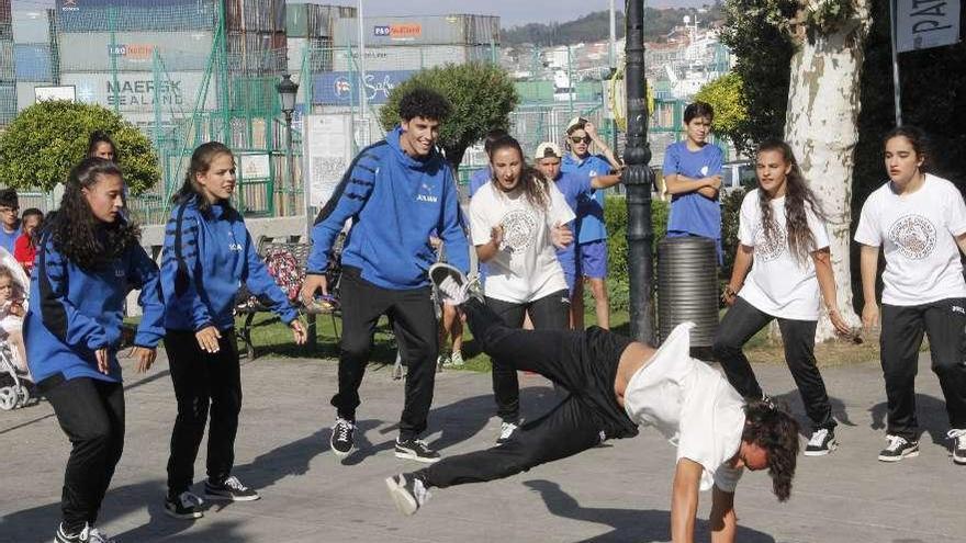 Actividad de hip-hop en las Escuelas Deportivas Municipales.  // S.A.