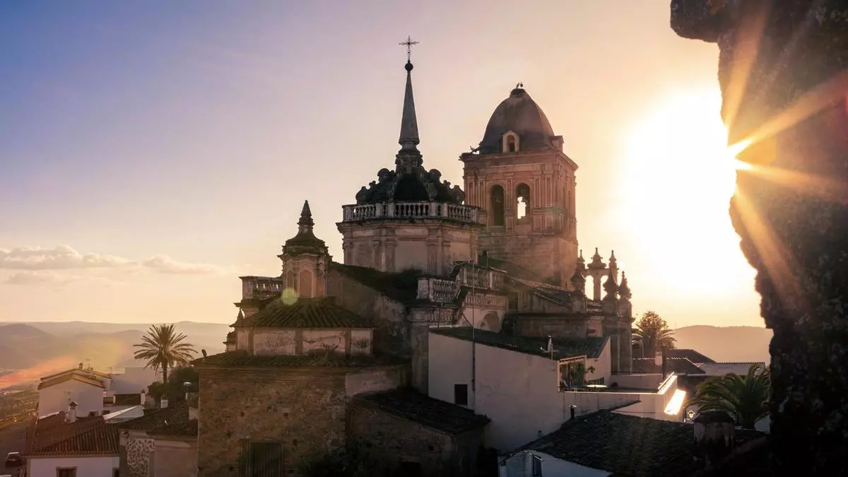 Entre iglesias barrocas y murallas templarias: el pueblo que tienes que visitar en diciembre es una joya rural casi secreta de Badajoz