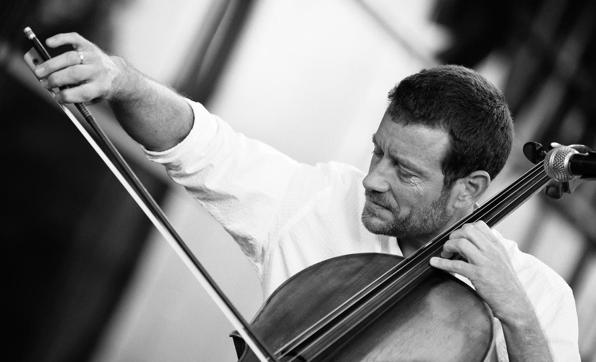 Matthieu Saglio regresa a Castelló para presentar su particular fusión musical.