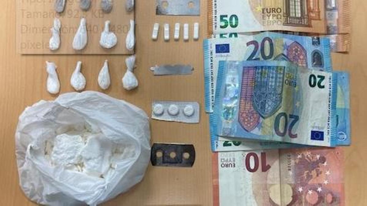 Droga y dinero intervenidos.