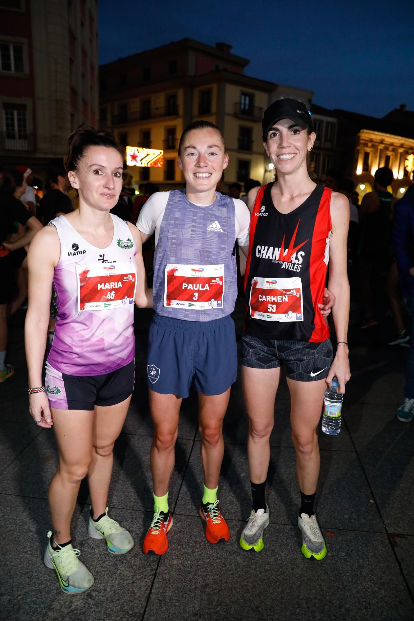 En imágenes: miles de avilesinos despiden el año corriendo la San Silvestre