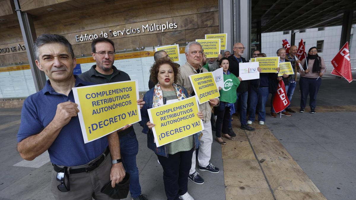 La educación asturiana vuelve al ataque, esta vez con los profesores de la Universidad: “No descartamos la huelga