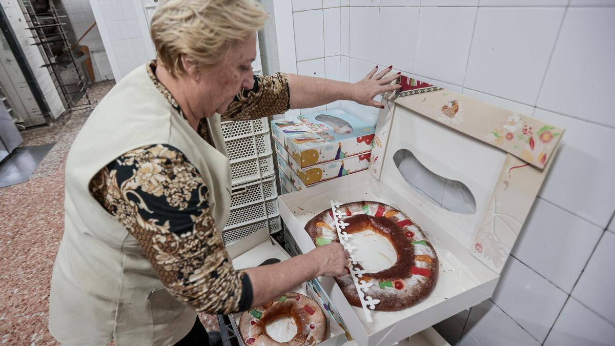 Así se elabora el roscón de reyes que eligen los alicantinos