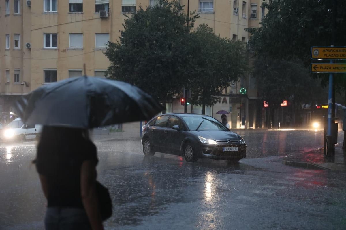 Imágenes de la lluvia en el barrio alicantino de Altozano.