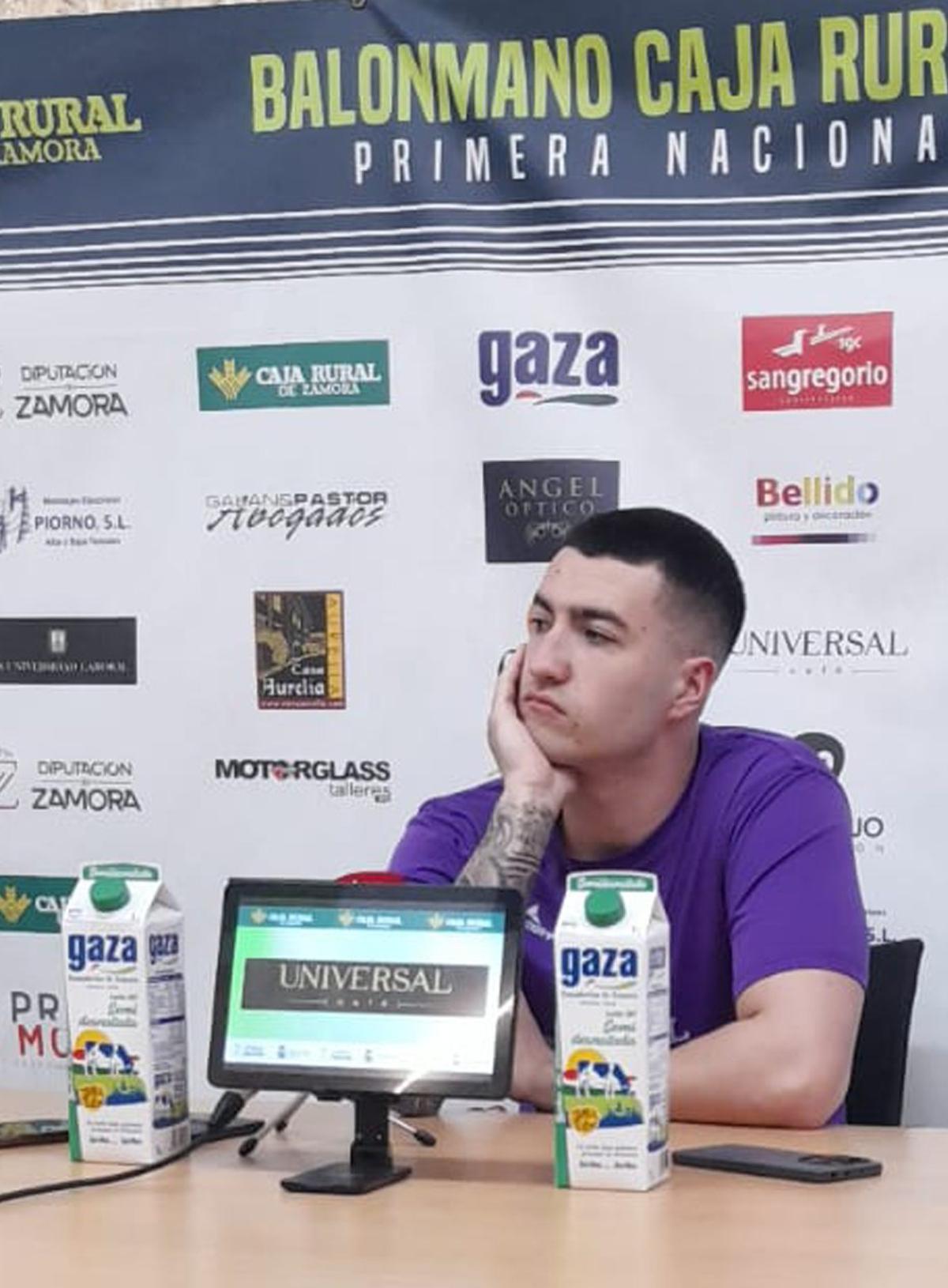 Raúl Escudero, jugador del Balonmano Zamora. | LOZ