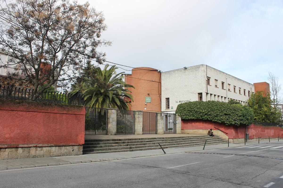 Exterior del IES El Brocense.