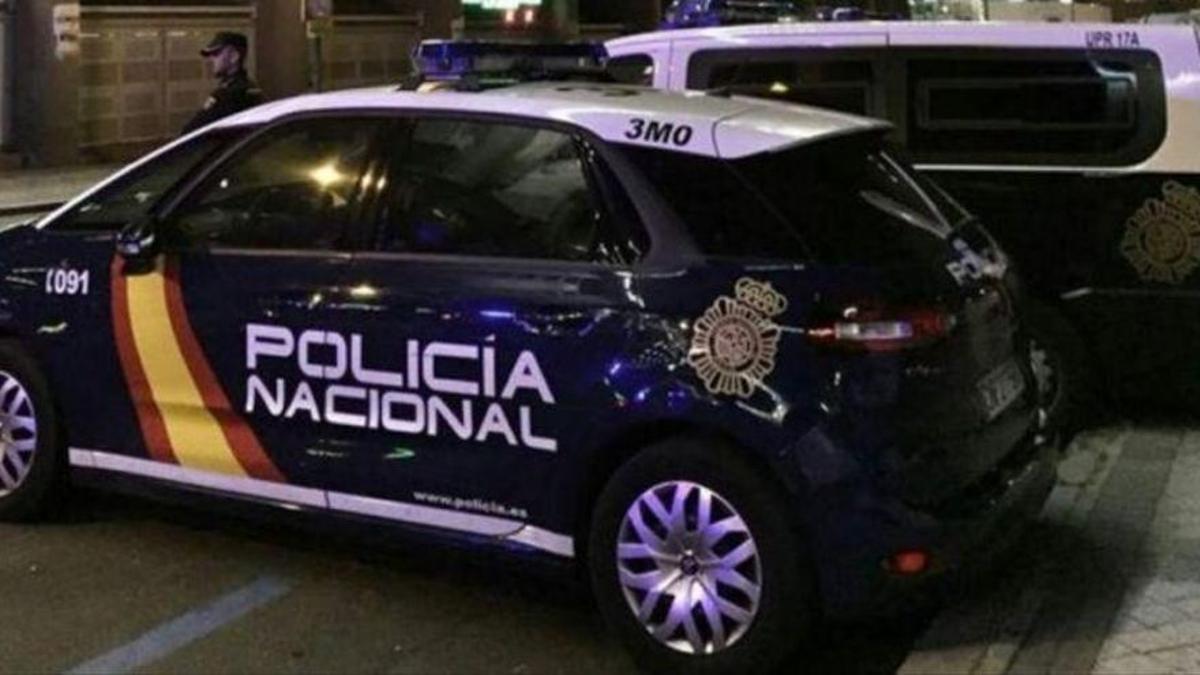 Imagen de archivo de dos unidades de la Policía Nacional