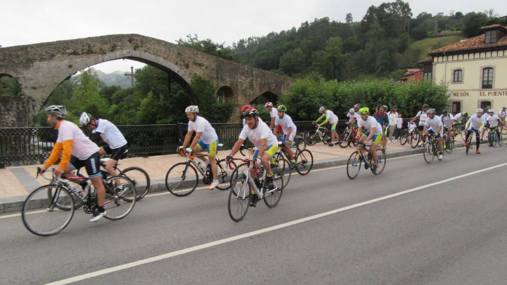 Subida solidaria en bicicleta a Los Lagos de Covadonga