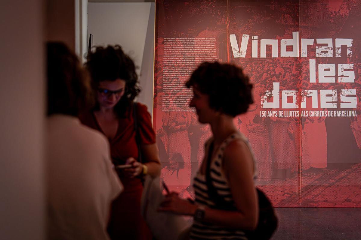 Exposición Vindran les dones. 150 anys de lluites als carrers de Barcelona, una muestra del Museu d'Història de Barcelona este 2 de junio de 2026.