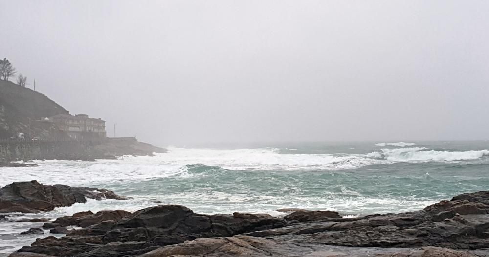 Temporal en el rompeolas de Baiona