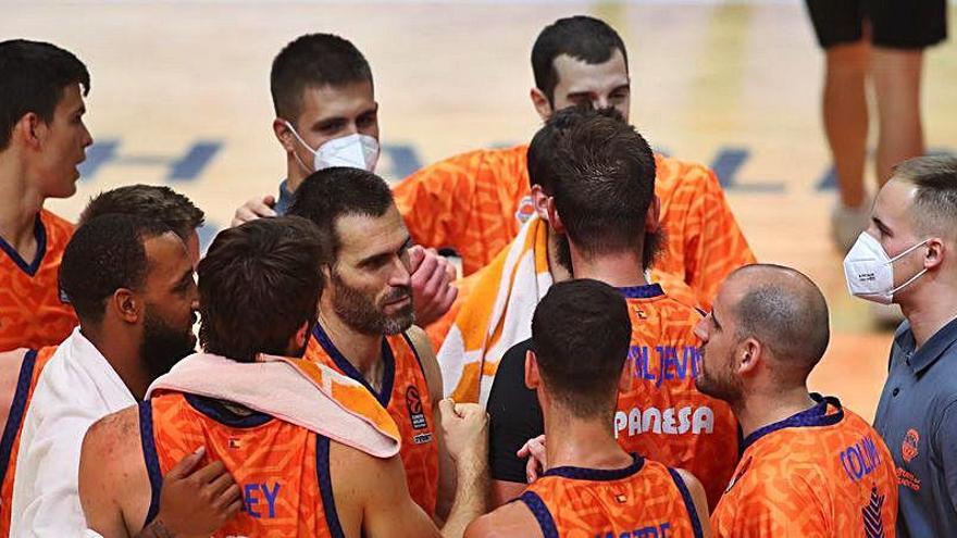 El Valencia Basket, tras ganar el torneo en La Fonteta.