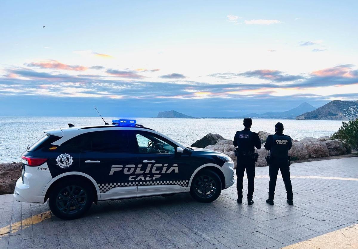 Los agentes, en el paseo marítimo