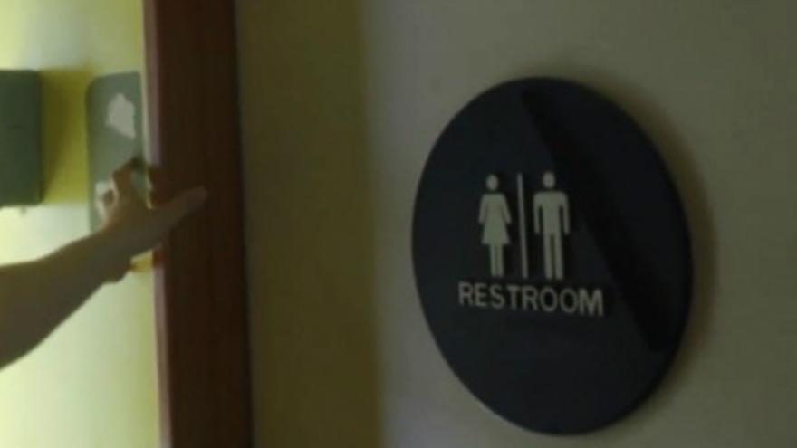 La Casa Blanca instala baños unisex