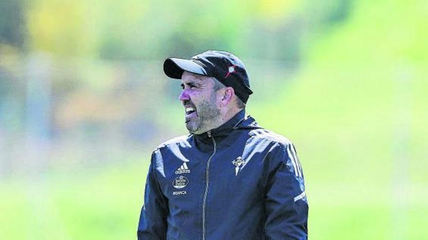 Eduardo Coudet, ayer, durante el entrenamiento del Celta en la Ciudad Deportiva Afouteza. |  // RC CELTA