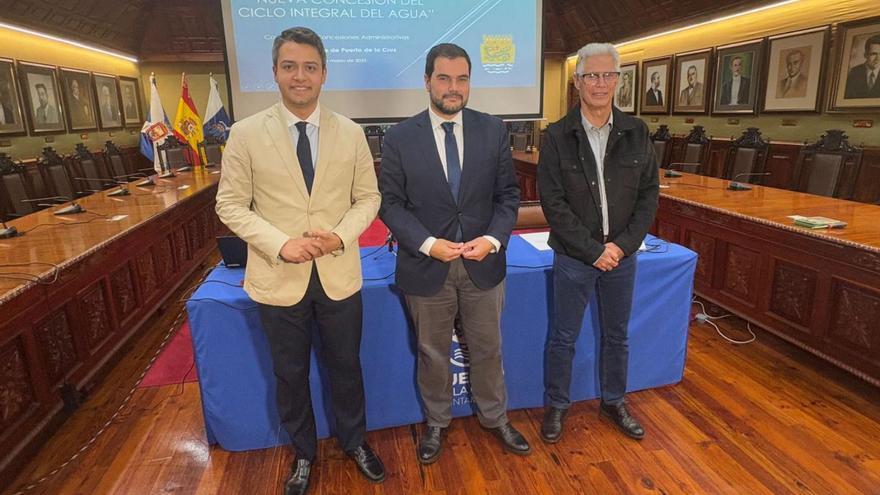 El alcalde, Leopoldo Afonso (centro), y los concejales Pedro Antonio Campos (izquierda) y Alonso Acevedo.