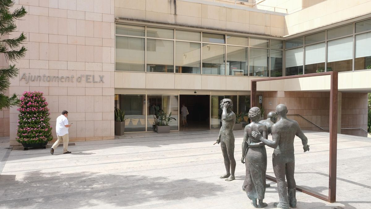 Acceso al Ayuntamiento de Elche