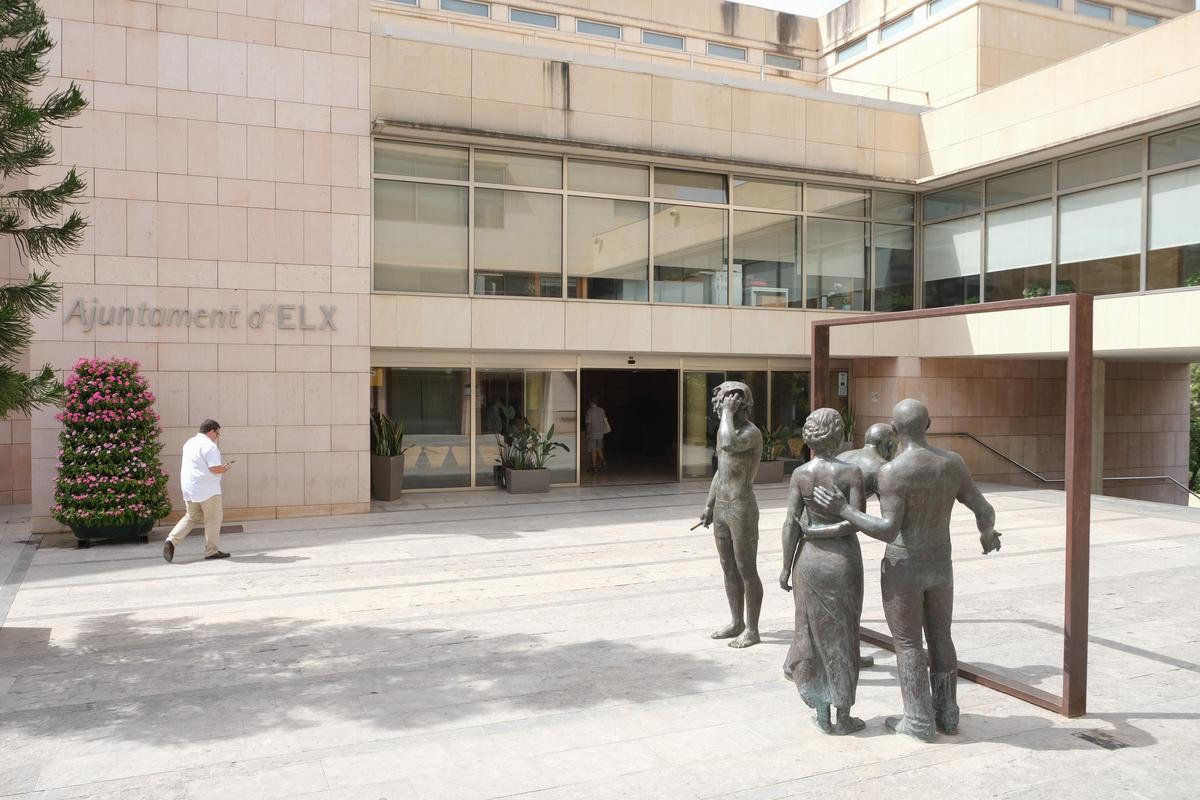 Acceso al Ayuntamiento de Elche