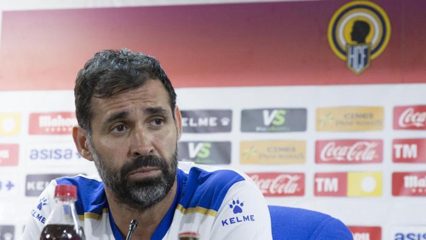 Muñoz: &quot;No nos vamos a precipitar aunque podamos fichar ya&quot;